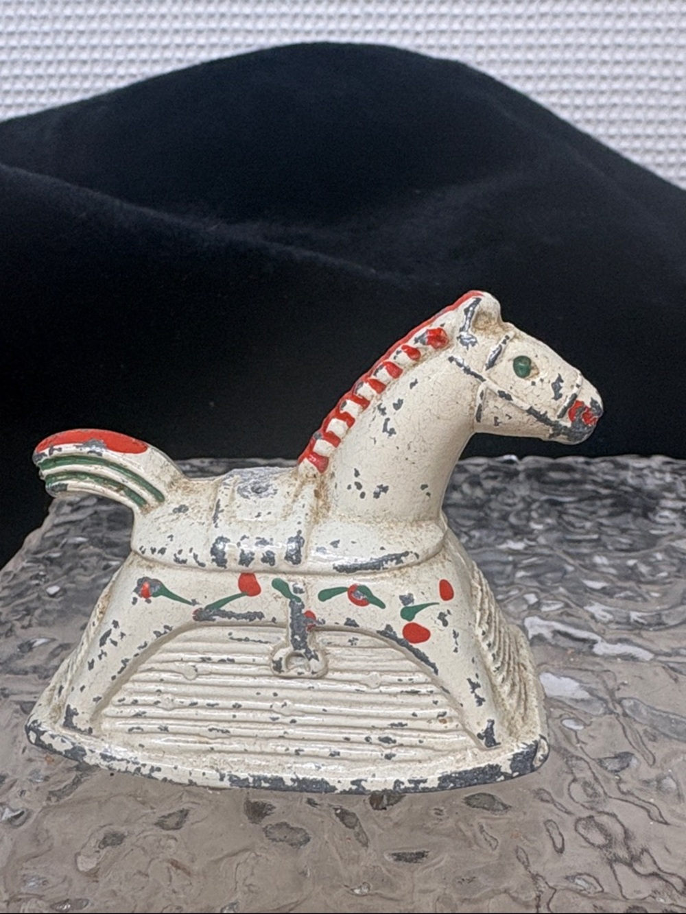 Rocking horse salt and pepper shakers - Picture 3 of 7